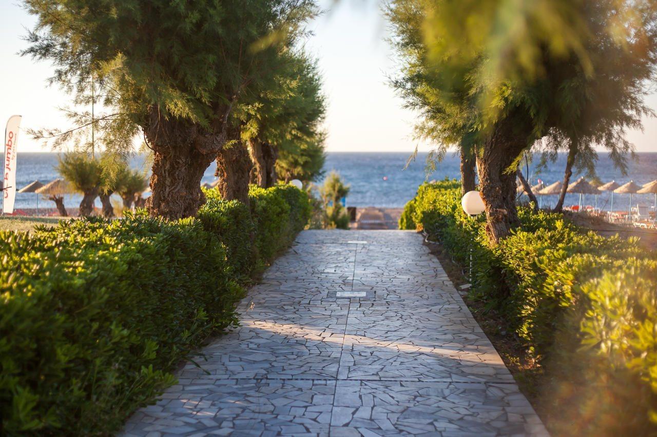 Pegasos Deluxe Beach Hotel Faliraki Eksteriør billede The promenade of Nikiti