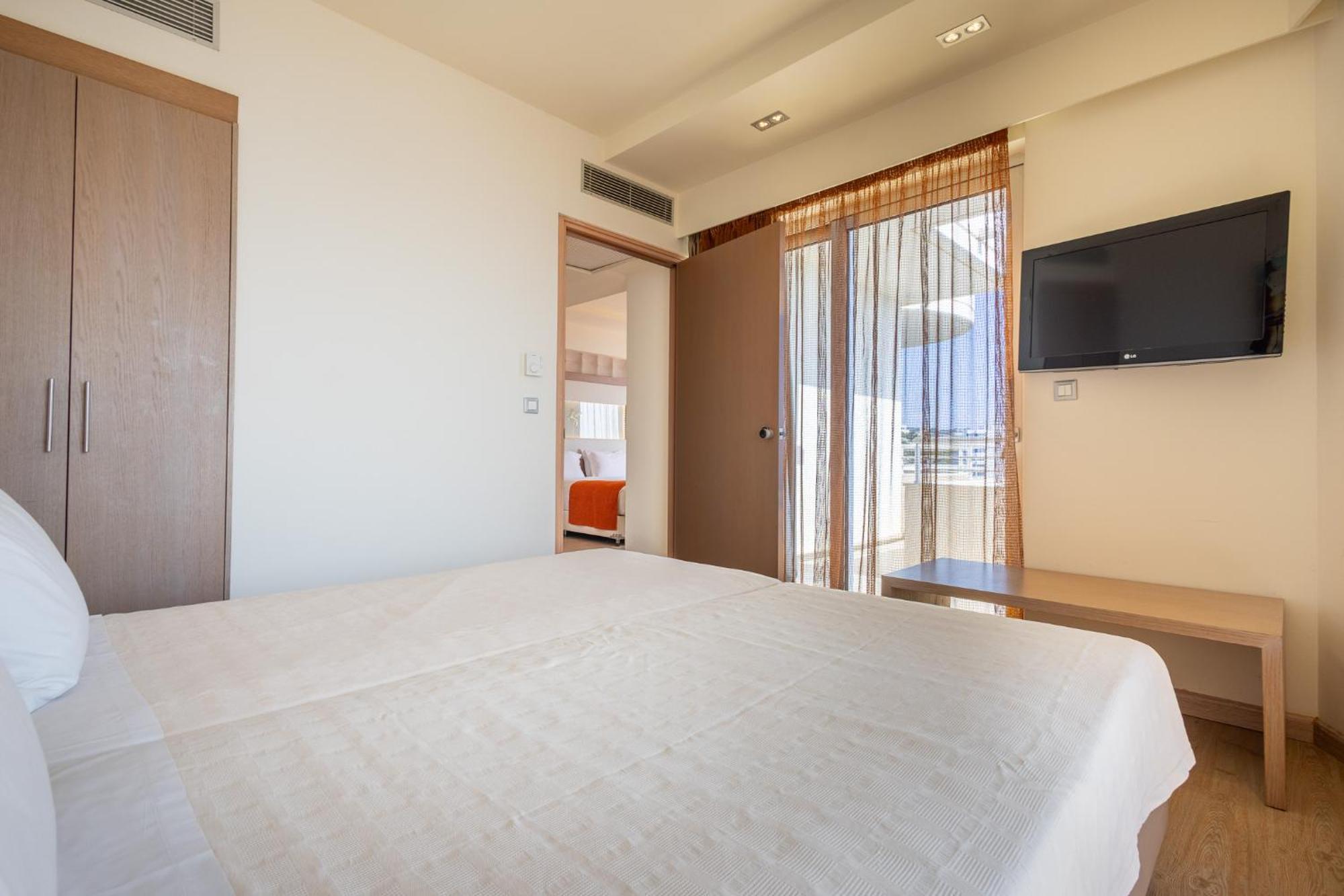 Pegasos Deluxe Beach Hotel Faliraki Eksteriør billede A bedroom at the hotel
