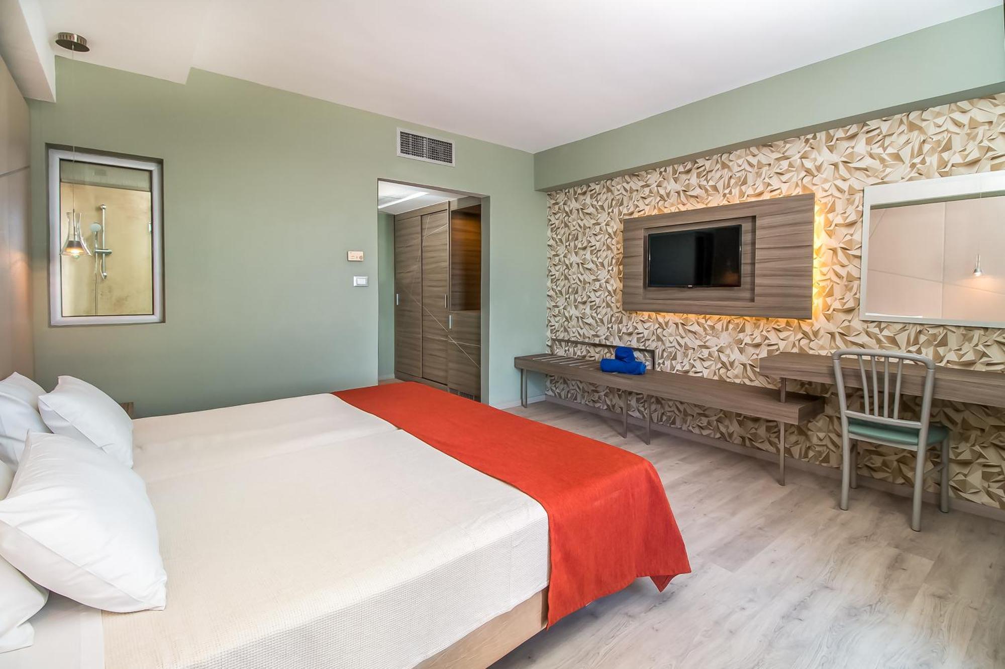 Pegasos Deluxe Beach Hotel Faliraki Eksteriør billede A room at the hotel