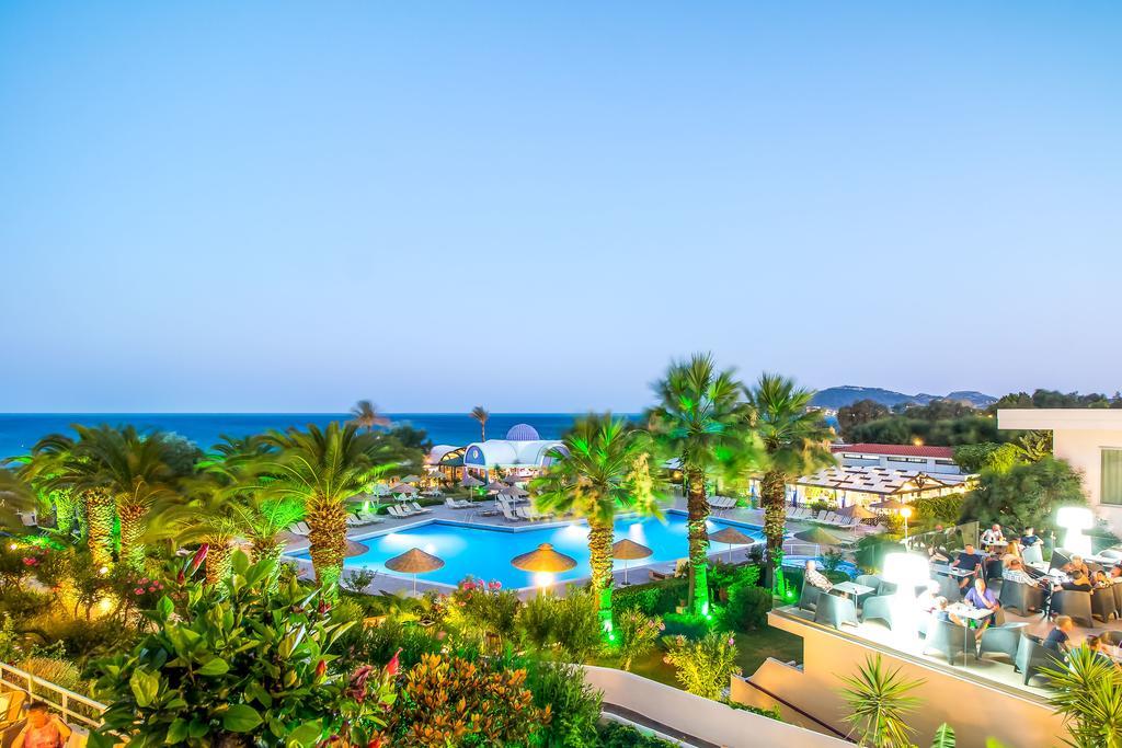 Pegasos Deluxe Beach Hotel Faliraki Eksteriør billede A view of the resort at night